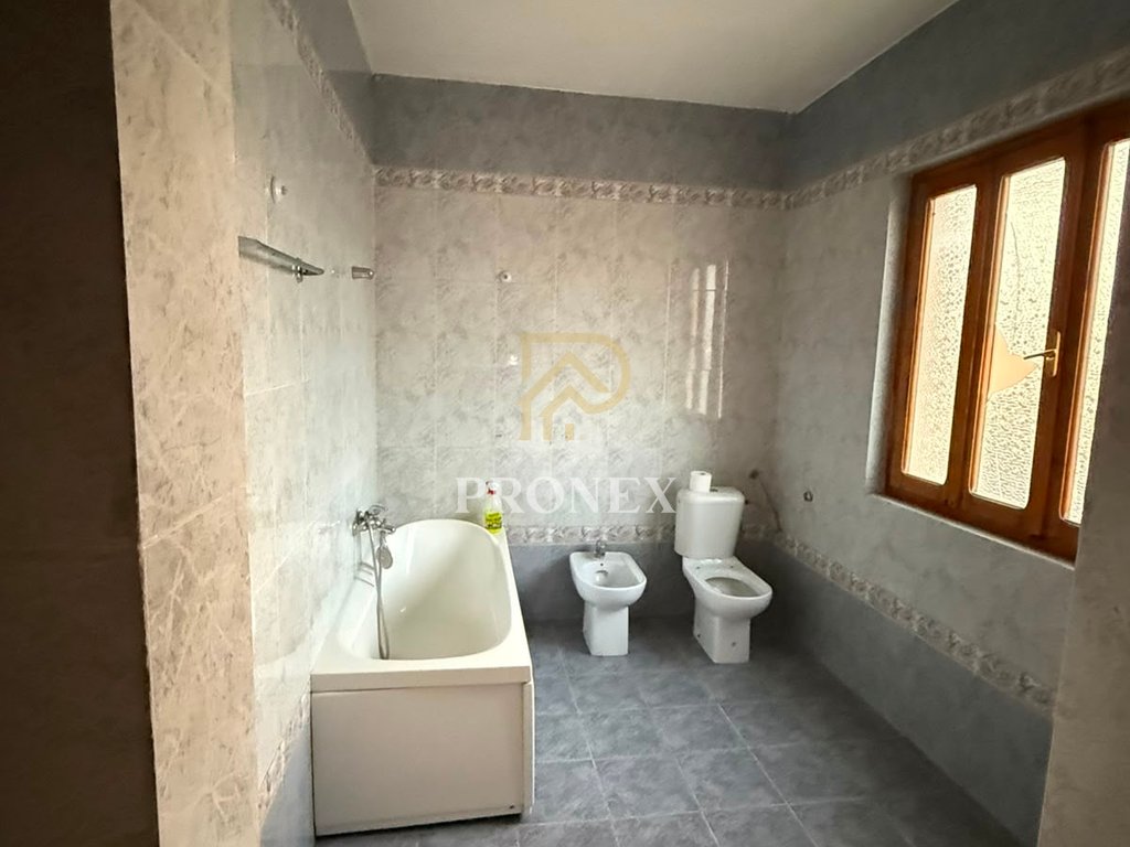 Vilë me qira në Allias, Tiranë - € 2300 ose 200,000 lekë