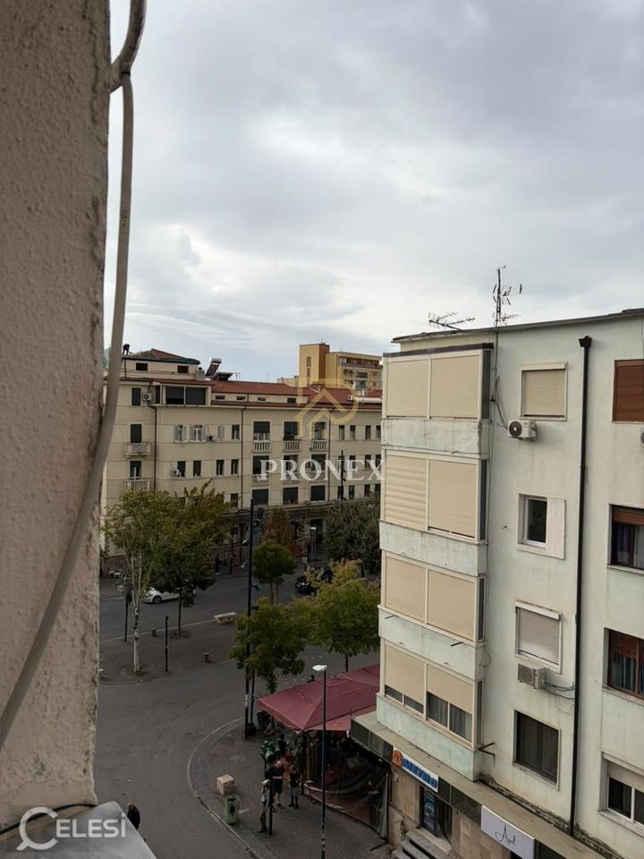 Jepet me qira apartament 1+1 ne Bulevardi Zogu i Pare, kati 4 - 45,000 LEKË