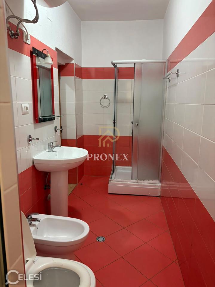 Jepet me qira apartament 1+1 ne Bulevardi Zogu i Pare, kati 4 - 45,000 LEKË