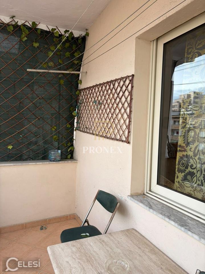 Jepet me qira apartament 1+1 ne Bulevardi Zogu i Pare, kati 4 - 45,000 LEKË