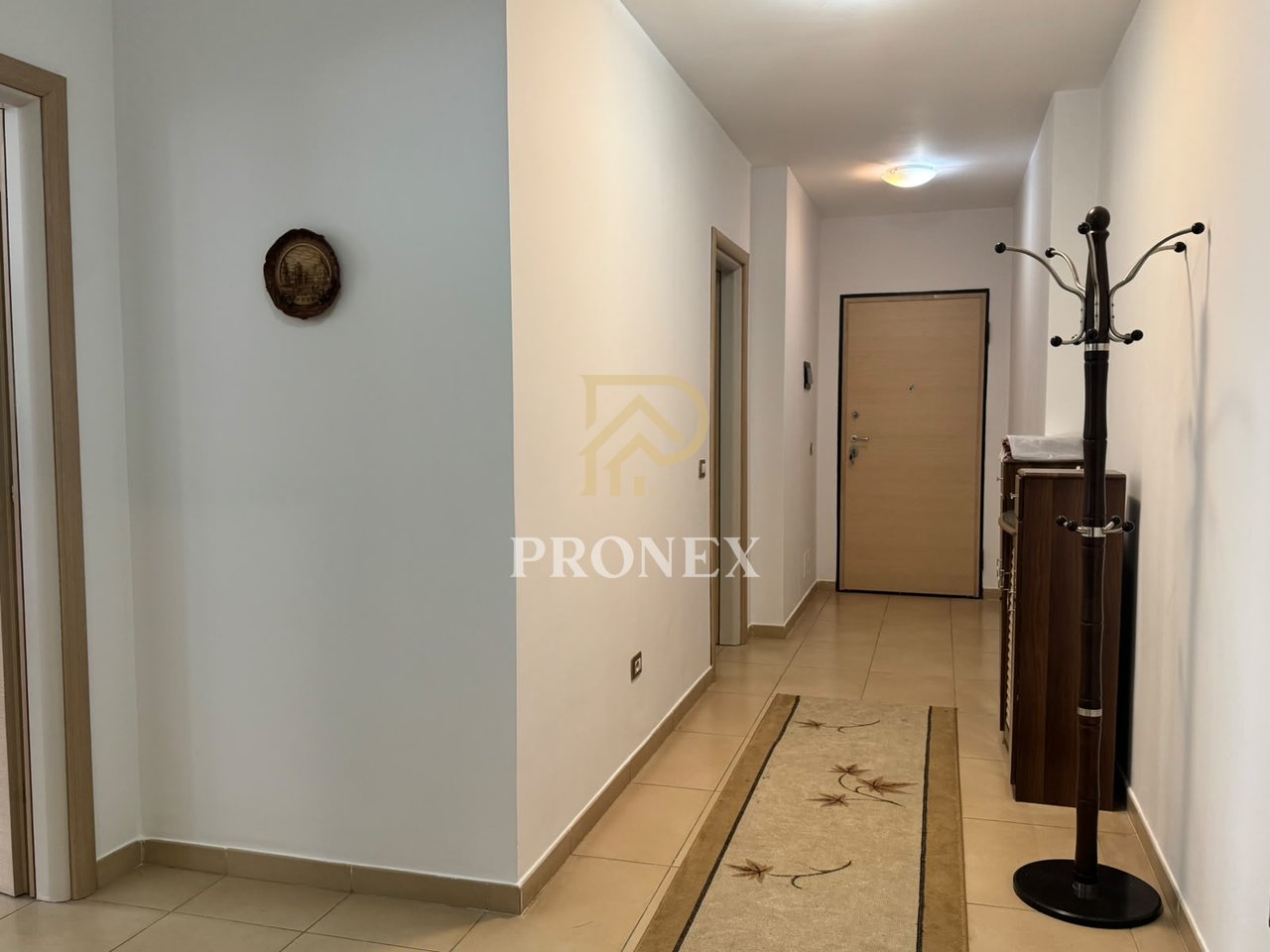 Appartamento 2+1 in affitto in via Kavaja, in via Bogdaneve, all'8° piano, 70.000 lekë