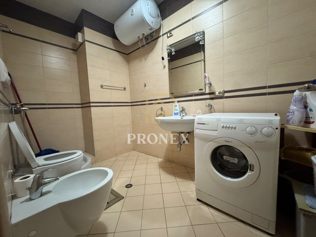 Appartamento 2+1 in affitto in via Kavaja, in via Bogdaneve, all'8° piano, 70.000 lekë