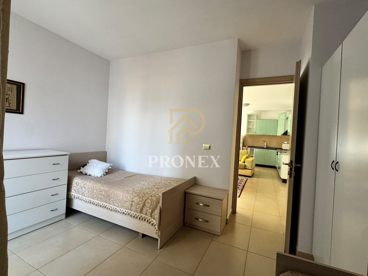 Appartamento 2+1 in affitto in via Kavaja, in via Bogdaneve, all'8° piano, 70.000 lekë