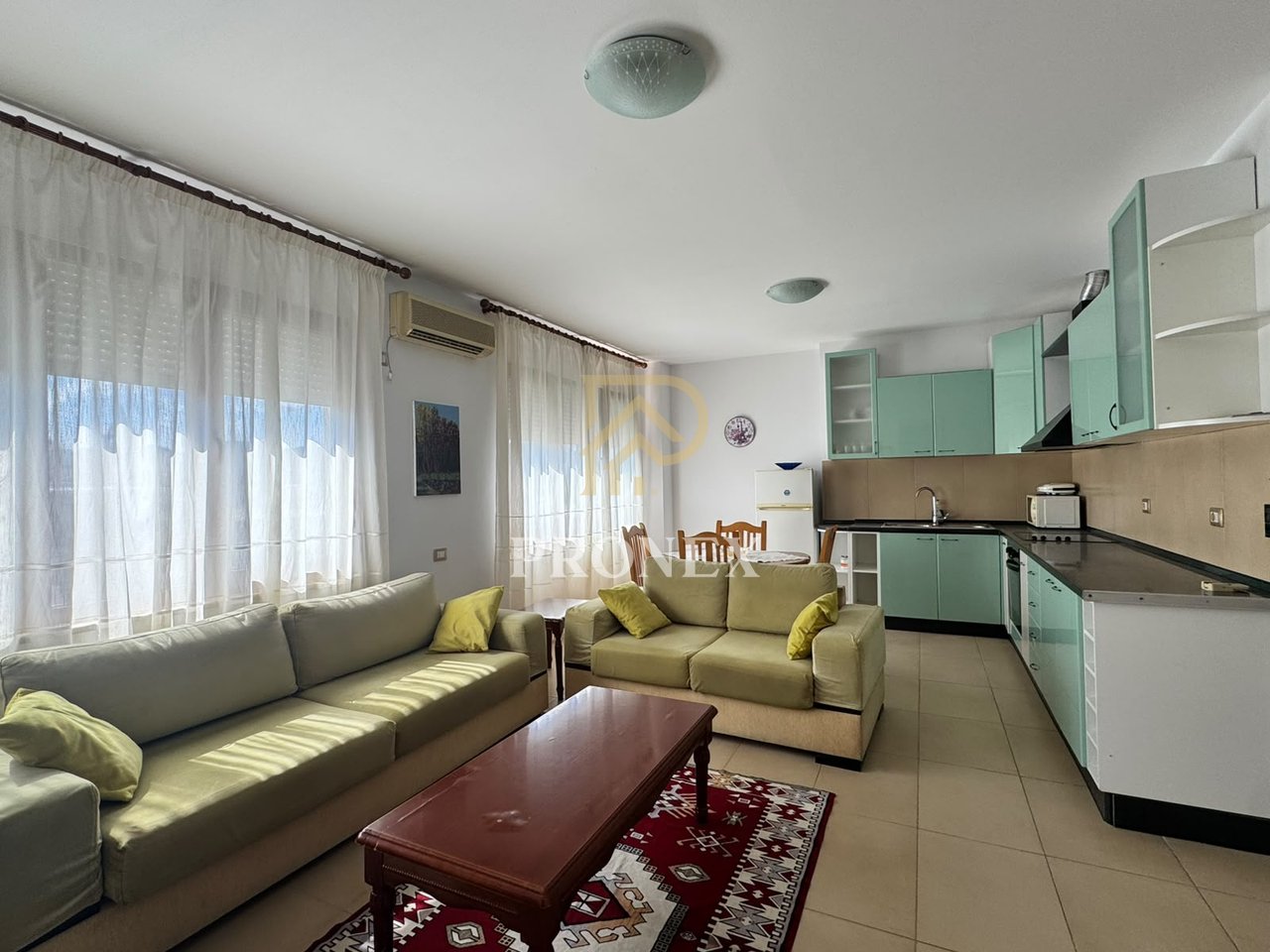Appartamento 2+1 in affitto in via Kavaja, in via Bogdaneve, all'8° piano, 70.000 lekë