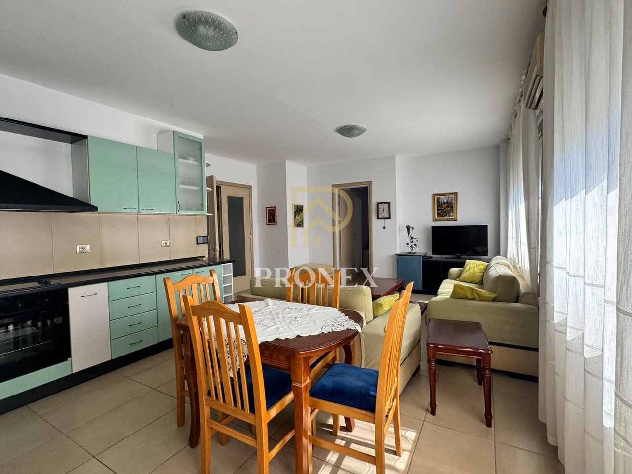 Appartamento 2+1 in affitto in via Kavaja, in via Bogdaneve, all'8° piano, 70.000 lekë
