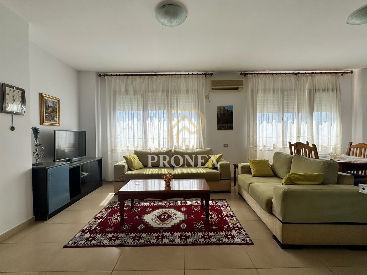Appartamento 2+1 in affitto in via Kavaja, in via Bogdaneve, all'8° piano, 70.000 lekë
