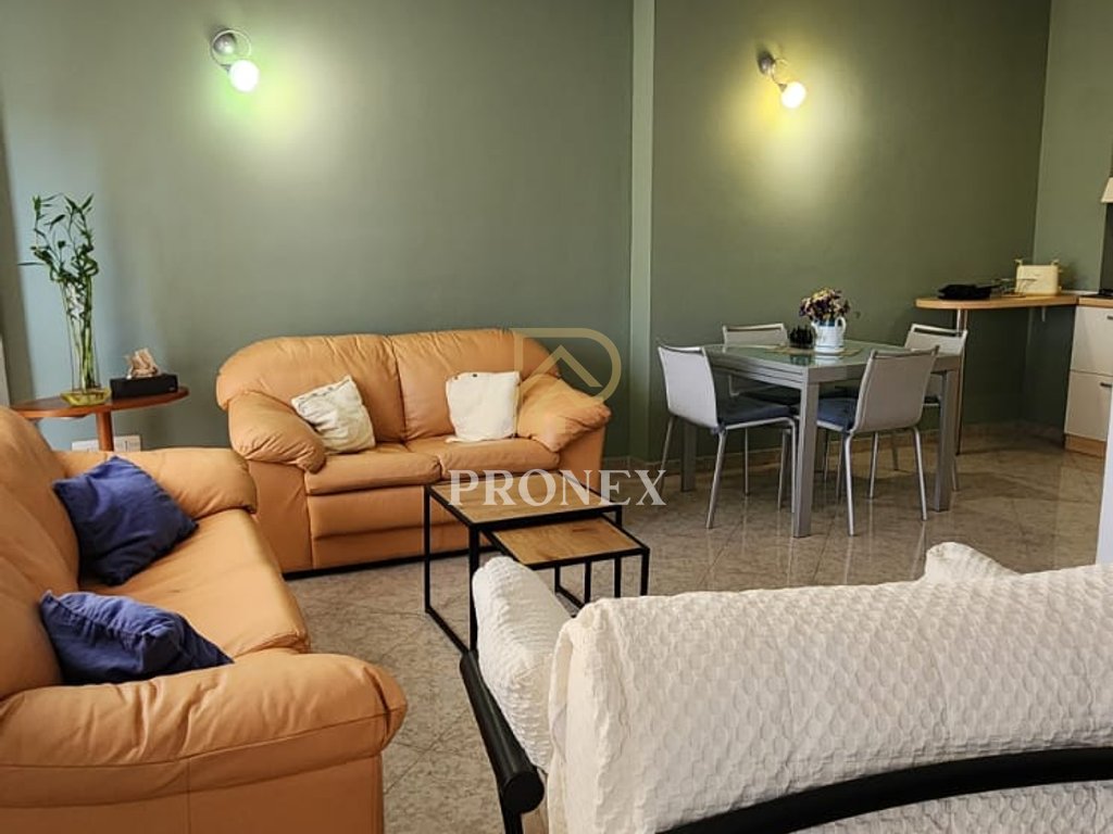 Jepet me qira apartament 1+1 ne Pazar të Ri, Rruga Hoxha Tahsim - 67,000 lekë