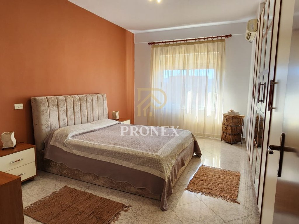 Jepet me qira apartament 1+1 ne Pazar të Ri, Rruga Hoxha Tahsim - 67,000 lekë