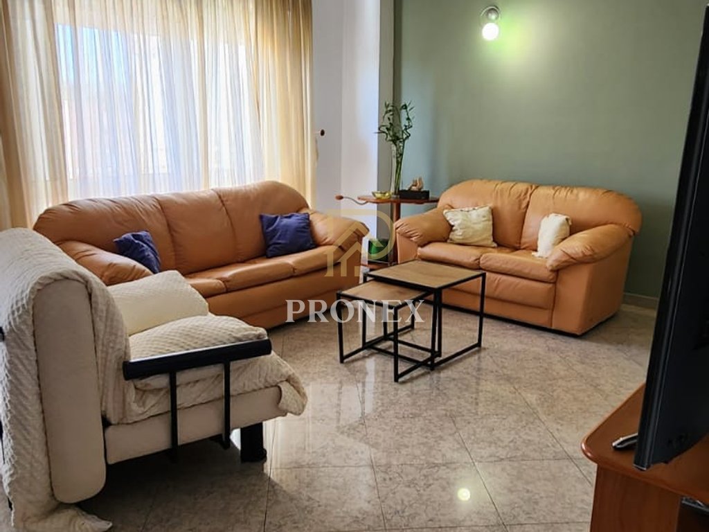 Jepet me qira apartament 1+1 ne Pazar të Ri, Rruga Hoxha Tahsim - 67,000 lekë