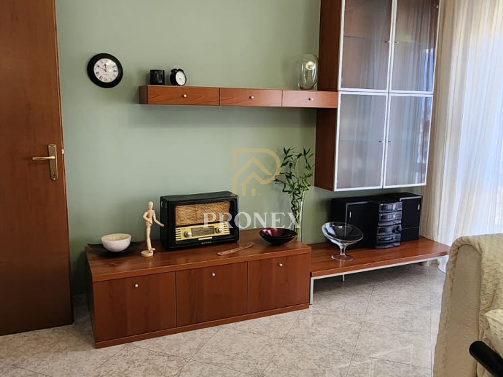 Jepet me qira apartament 1+1 ne Pazar të Ri, Rruga Hoxha Tahsim - 67,000 lekë
