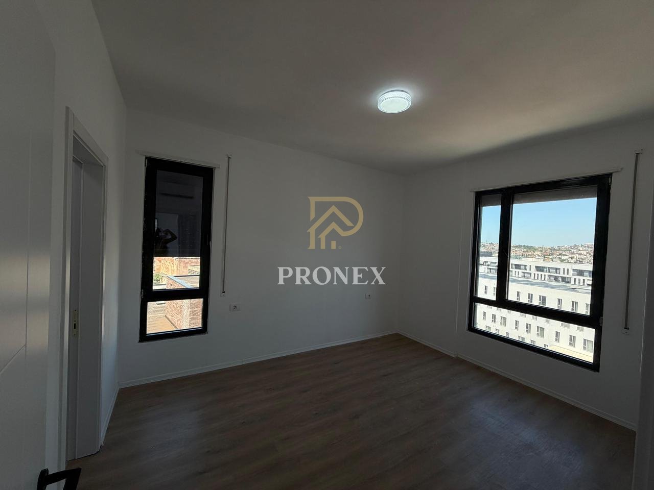 Apartament 3+1 bosh per qira tek 5 Maji, per banim ose zyra