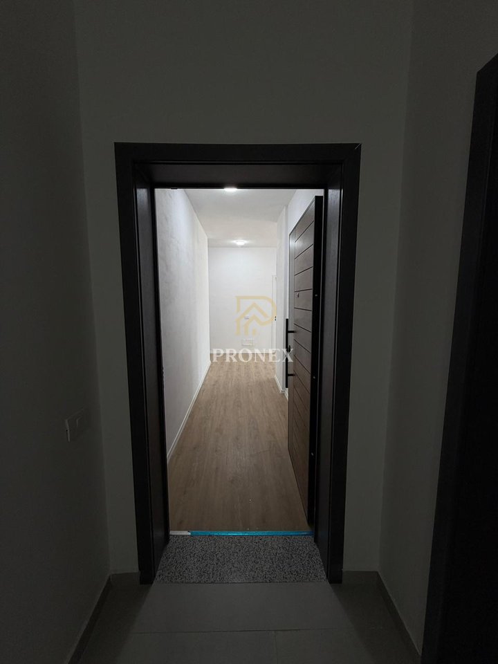 Apartament 3+1 bosh per qira tek 5 Maji, per banim ose zyra