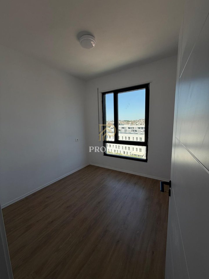 Apartament 3+1 bosh per qira tek 5 Maji, per banim ose zyra