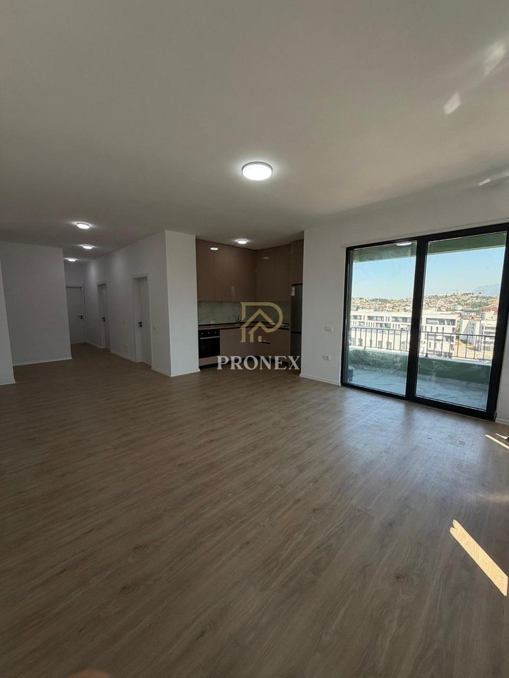 Apartament 3+1 bosh per qira tek 5 Maji, per banim ose zyra