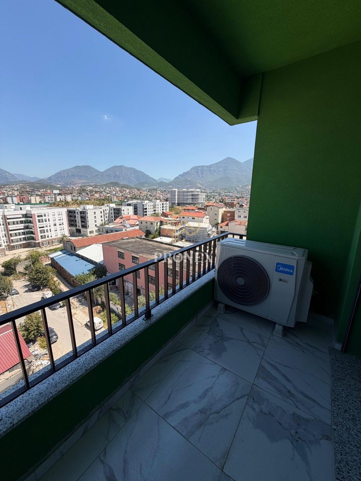 Apartament 3+1 bosh per qira tek 5 Maji, per banim ose zyra