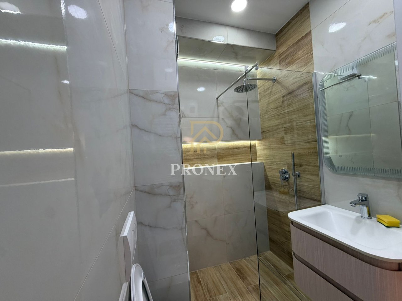 Apartament me qera 1+1 tek Komuna e Parisit