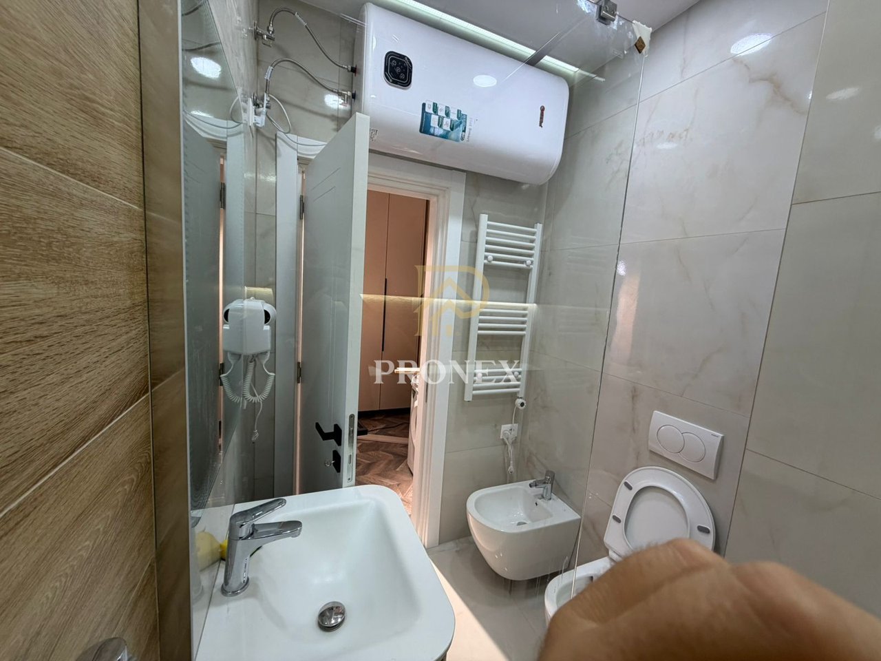 Apartament me qera 1+1 tek Komuna e Parisit