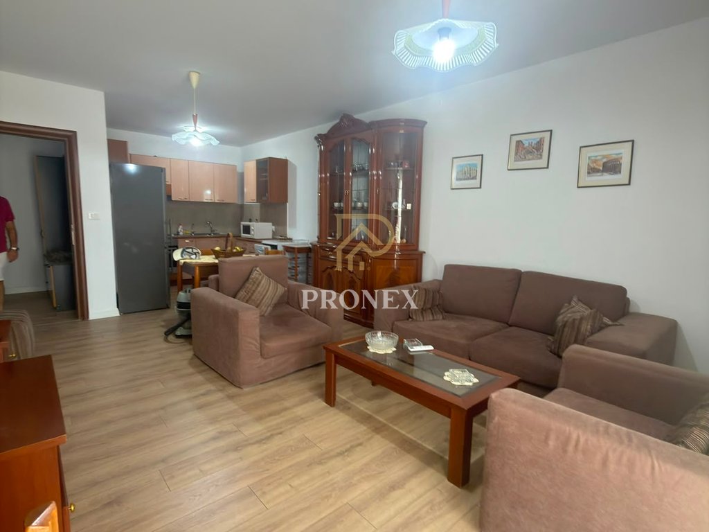 Apartament 2+1+2+Parking per qira tek Komuna e Parisit