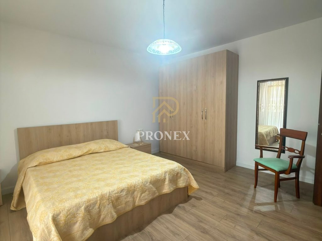 Apartament 2+1+2+Parking per qira tek Komuna e Parisit