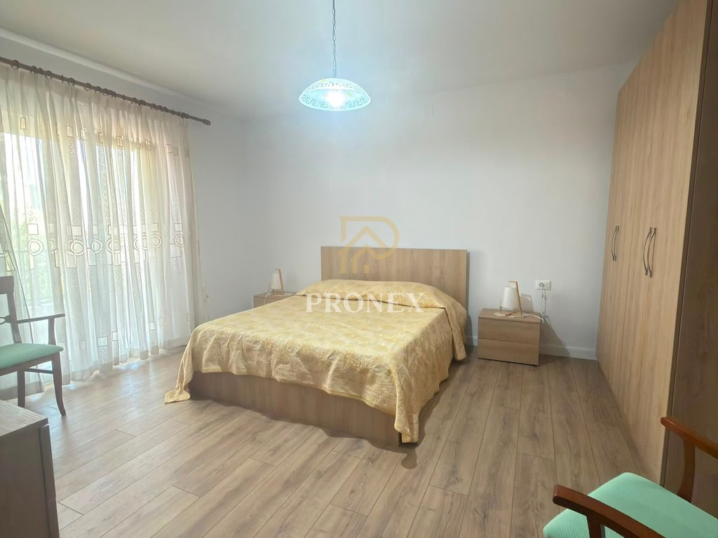 Apartament 2+1+2+Parking per qira tek Komuna e Parisit