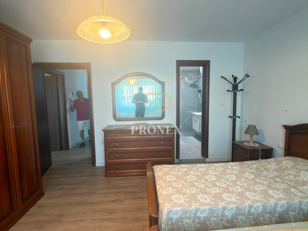 Apartament 2+1+2+Parking per qira tek Komuna e Parisit
