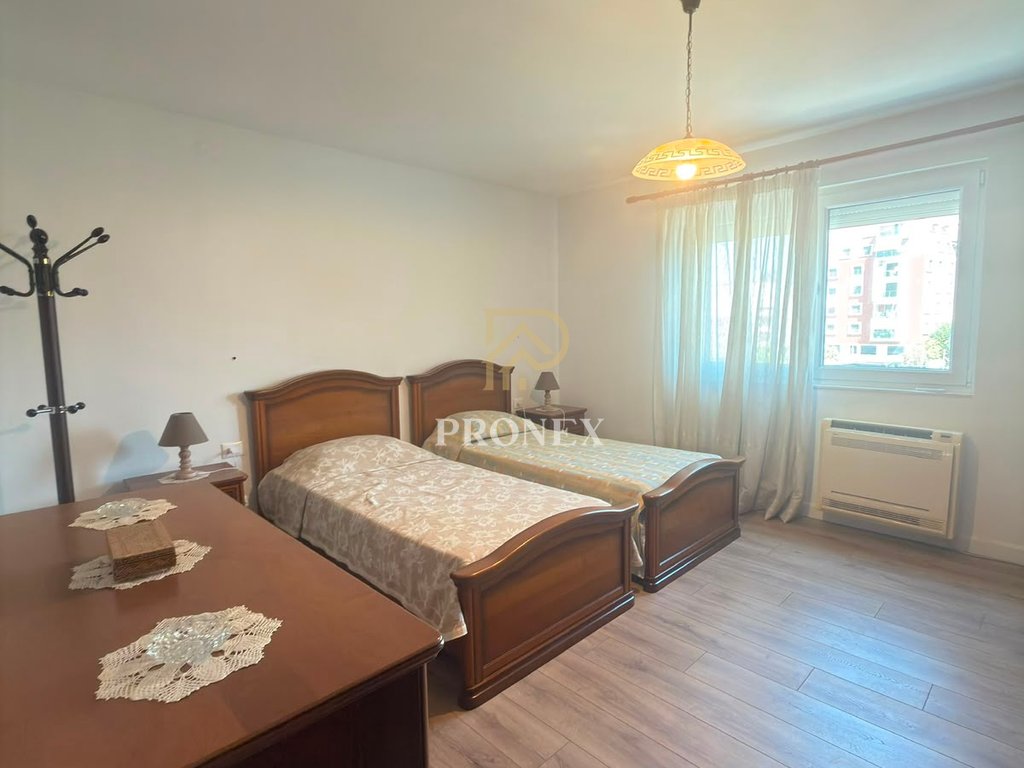 Apartament 2+1+2+Parking per qira tek Komuna e Parisit