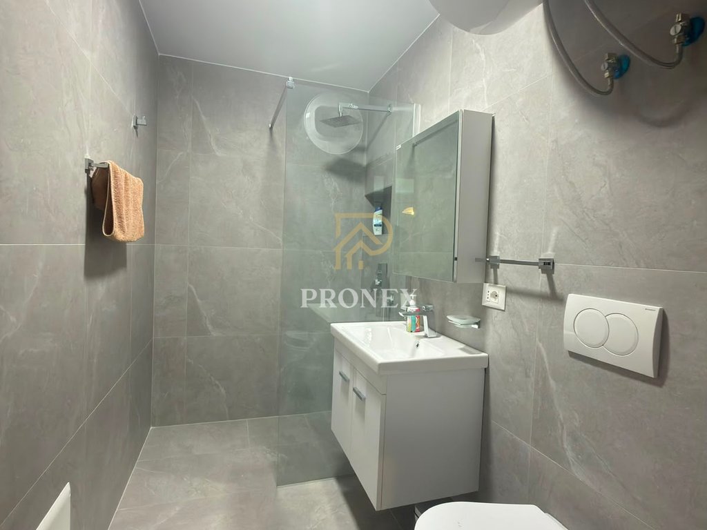 Apartament 2+1+2+Parking per qira tek Komuna e Parisit