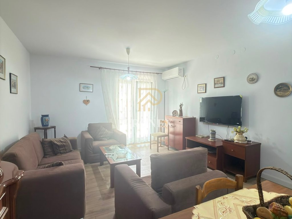 Apartament 2+1+2+Parking per qira tek Komuna e Parisit