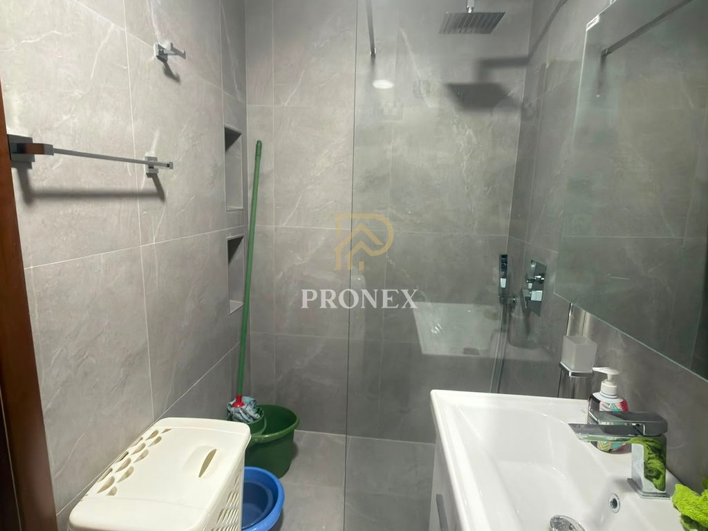Apartament 2+1+2+Parking per qira tek Komuna e Parisit