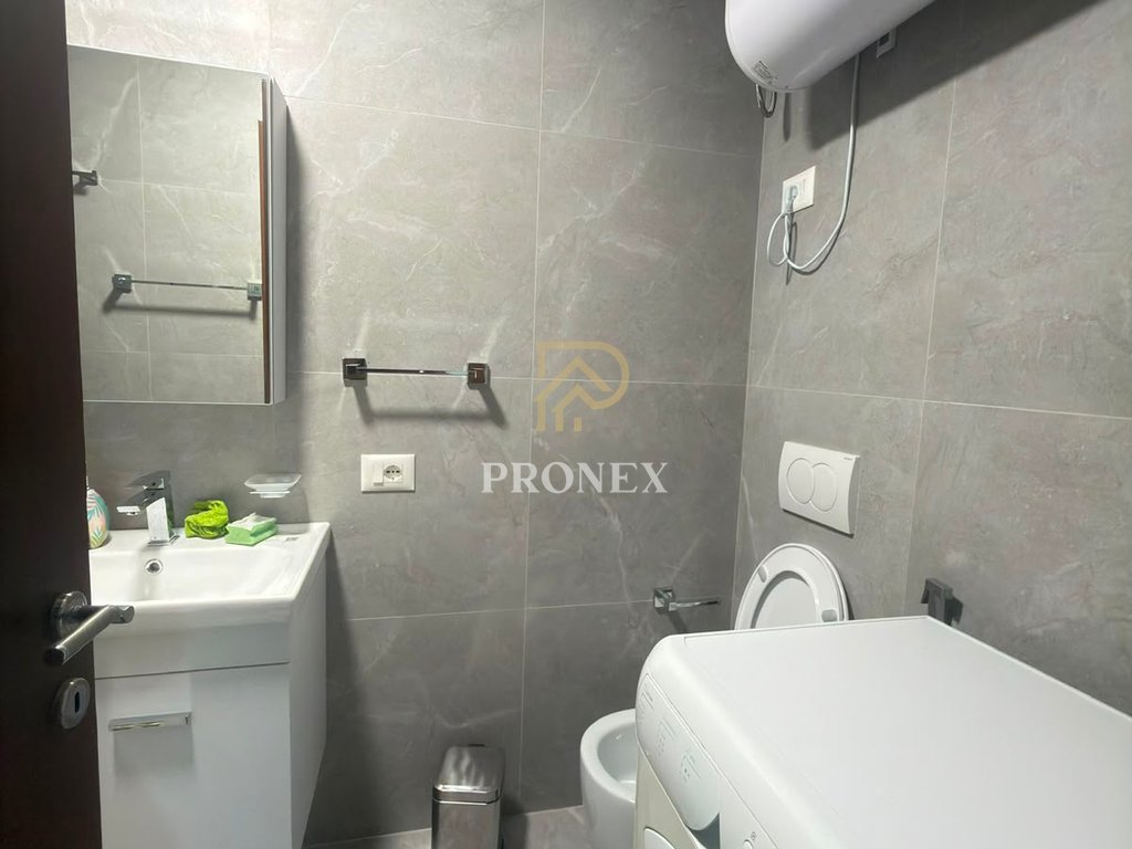 Apartament 2+1+2+Parking per qira tek Komuna e Parisit