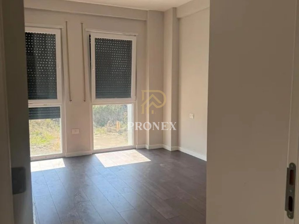 Apartament 2+1 me qira per zyre ose banim