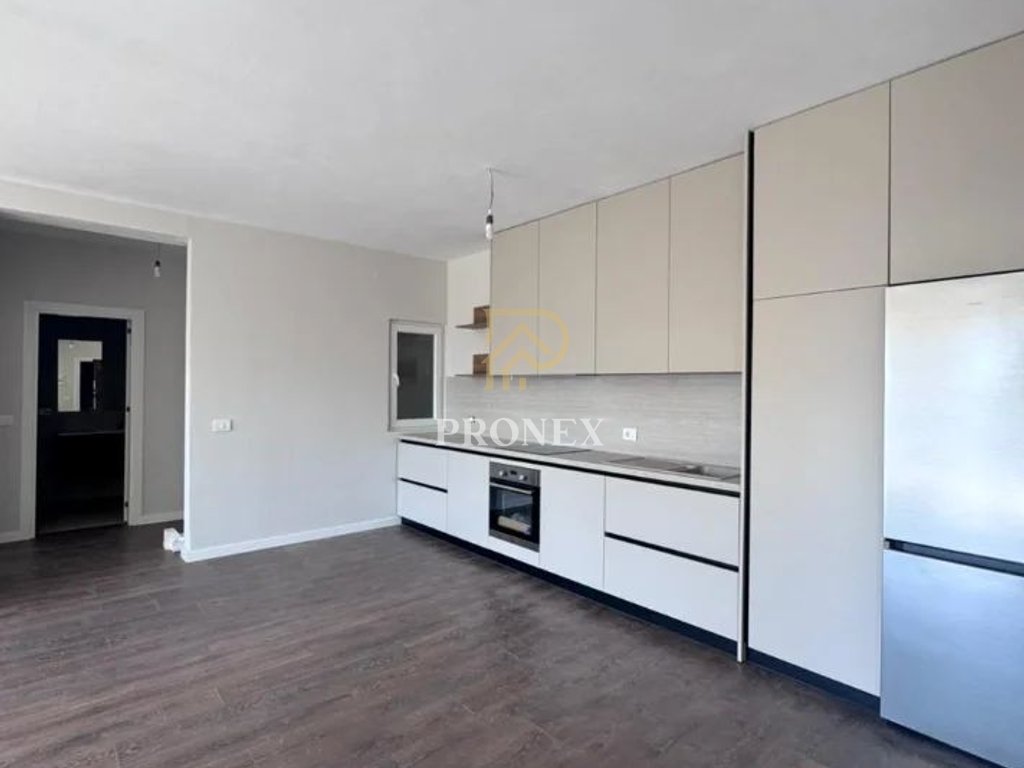 Apartament 2+1 me qira per zyre ose banim