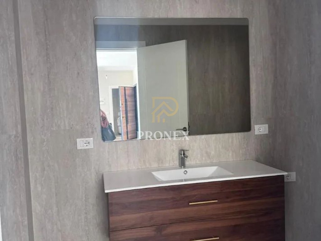 Apartament 2+1 me qira per zyre ose banim