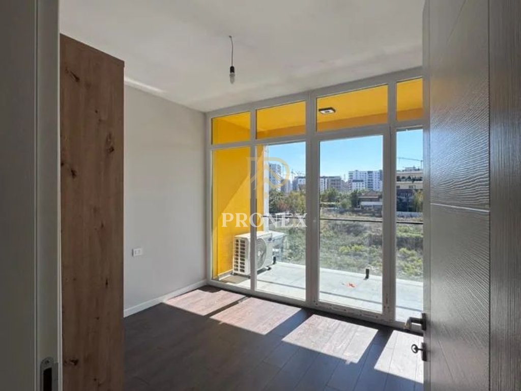 Apartament 2+1 me qira per zyre ose banim