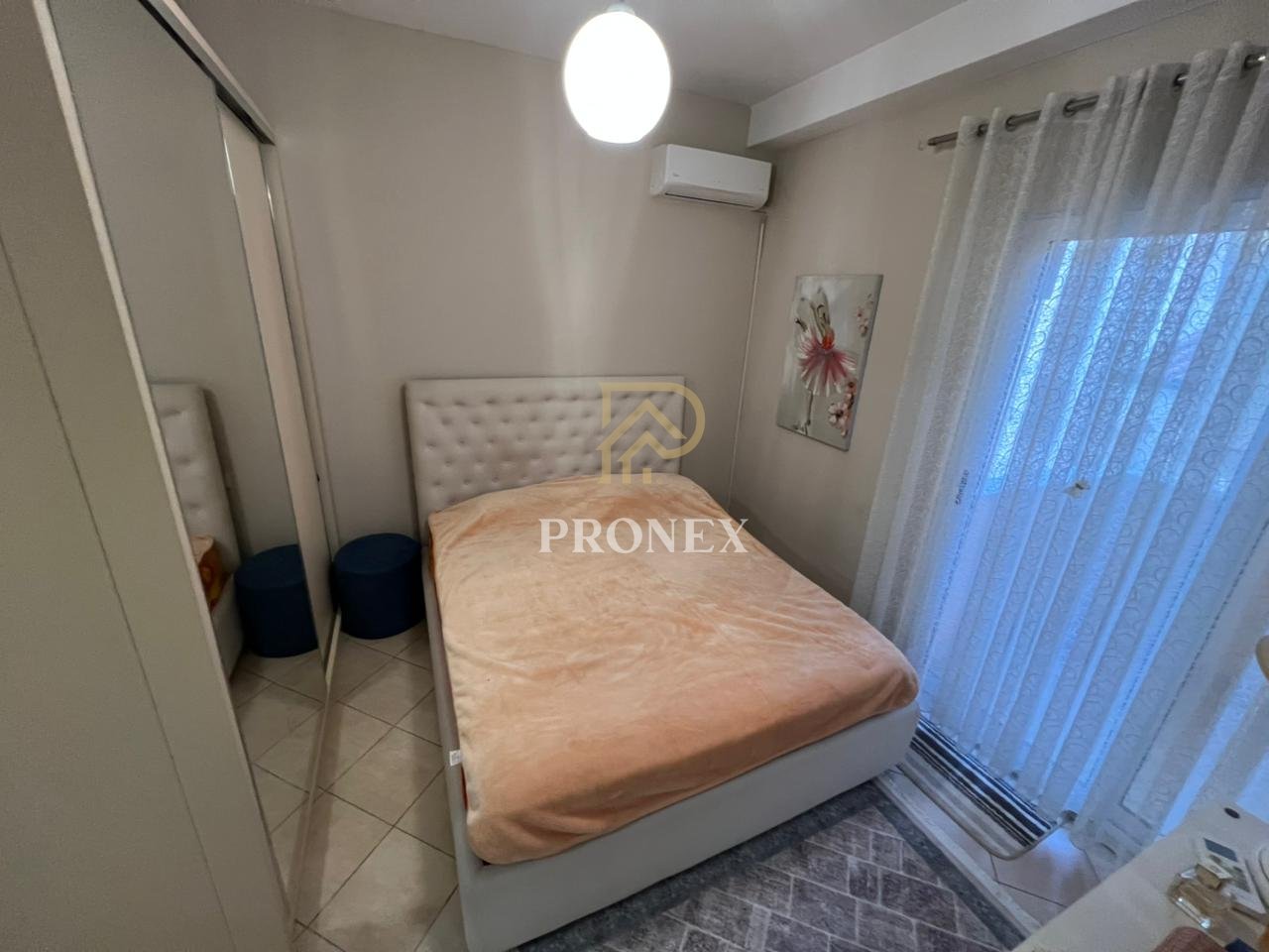 Apartament 2+1 me qira tek Komuna e Parisit, Prane Kristal Center
