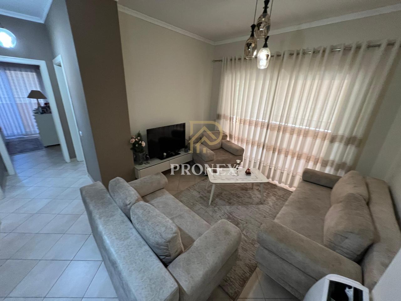Apartament 2+1 me qira tek Komuna e Parisit, Prane Kristal Center
