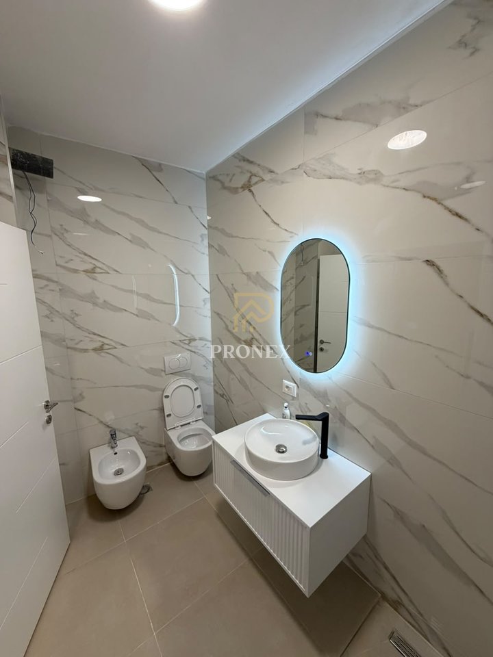 Office for rent at Bulevardi i Ri