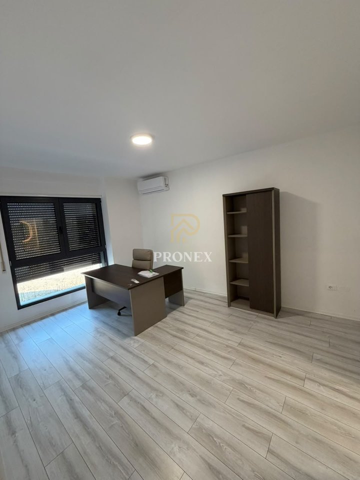 Office for rent at Bulevardi i Ri