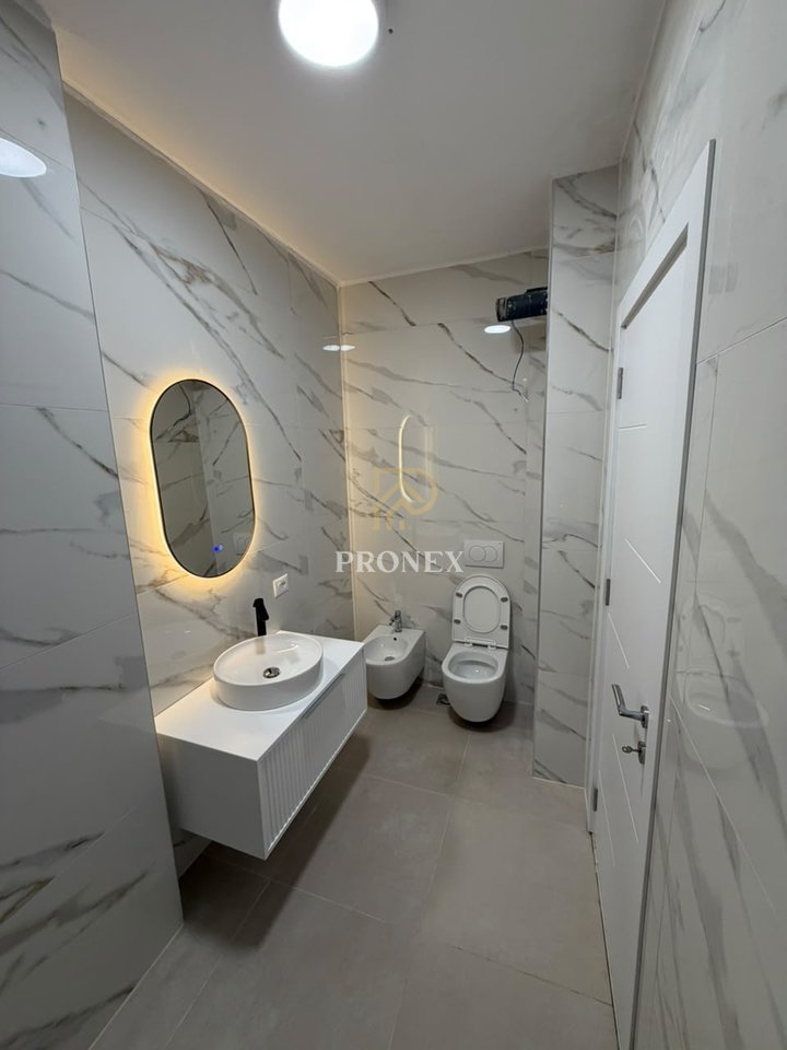 Office for rent at Bulevardi i Ri
