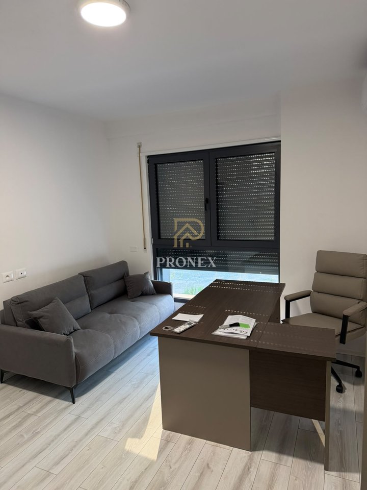 Office for rent at Bulevardi i Ri