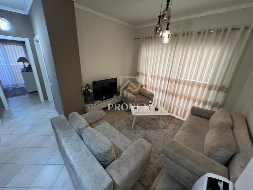 Apartament 2+1 me qira tek Komuna e Parisit, Prane Kristal Center