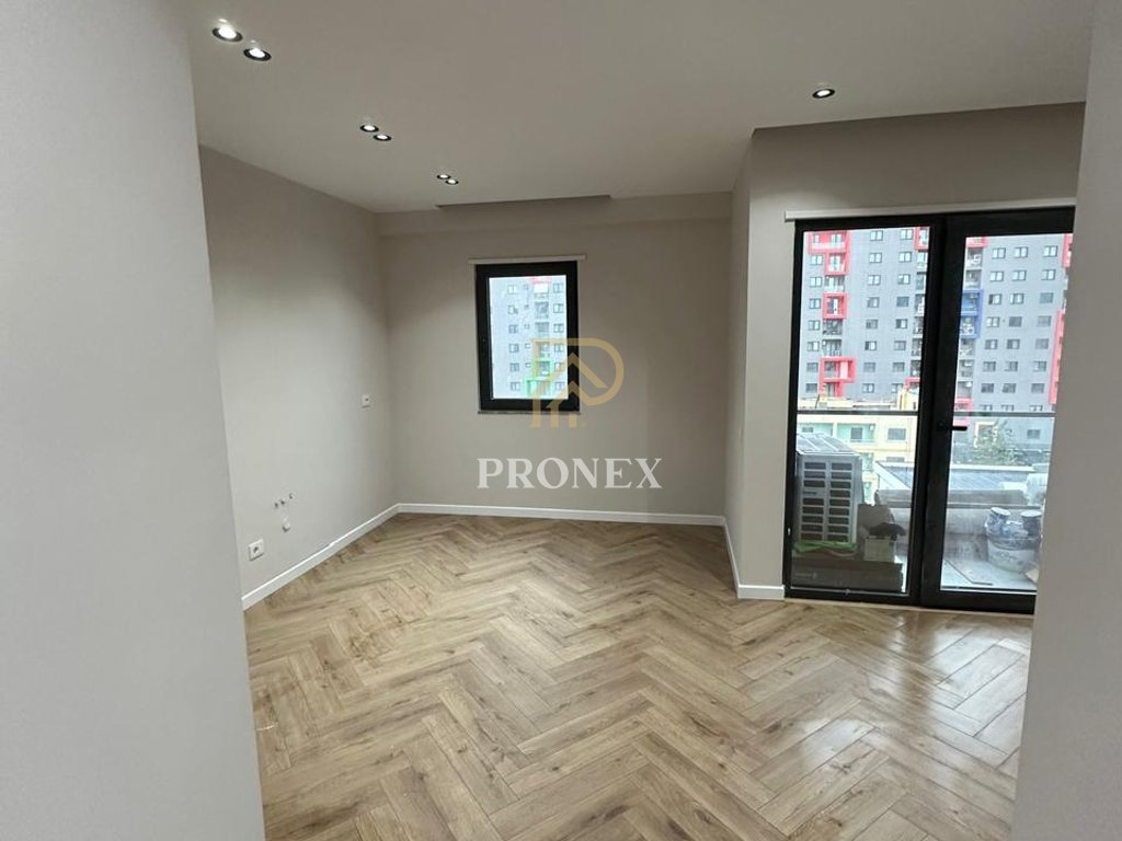Zyre me Qira tek Unaza e Re, Oasis Residence 2