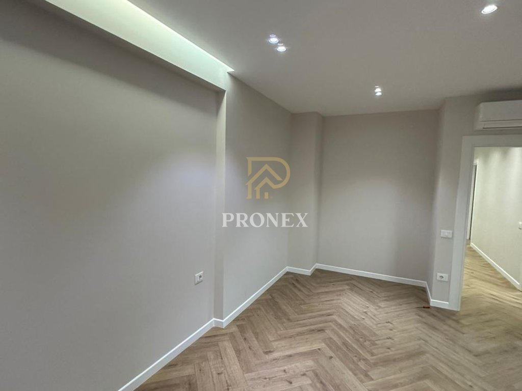 Zyre me Qira tek Unaza e Re, Oasis Residence 2