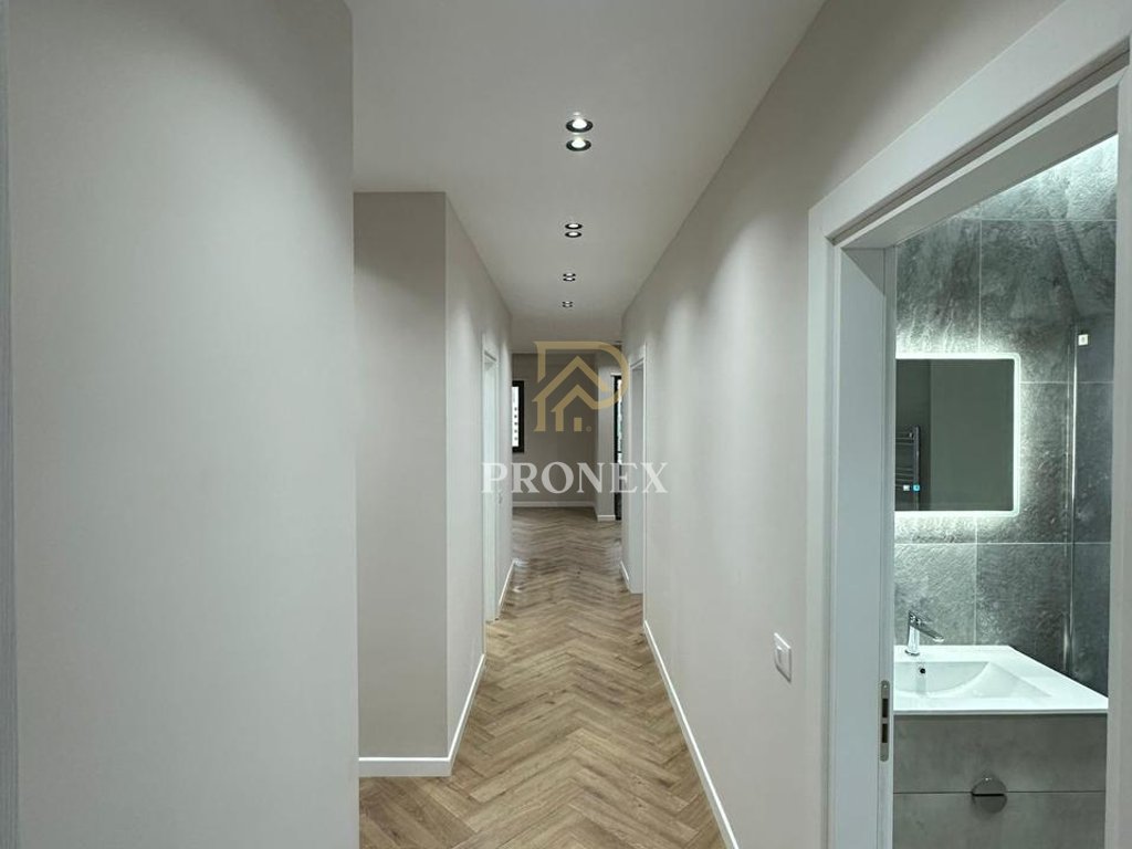 Zyre me Qira tek Unaza e Re, Oasis Residence 2
