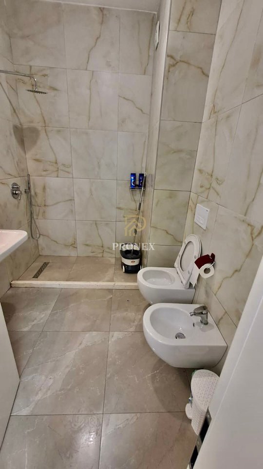 Apartament me qera 2+1 ne Ali Dem Kompleksi Mangalem