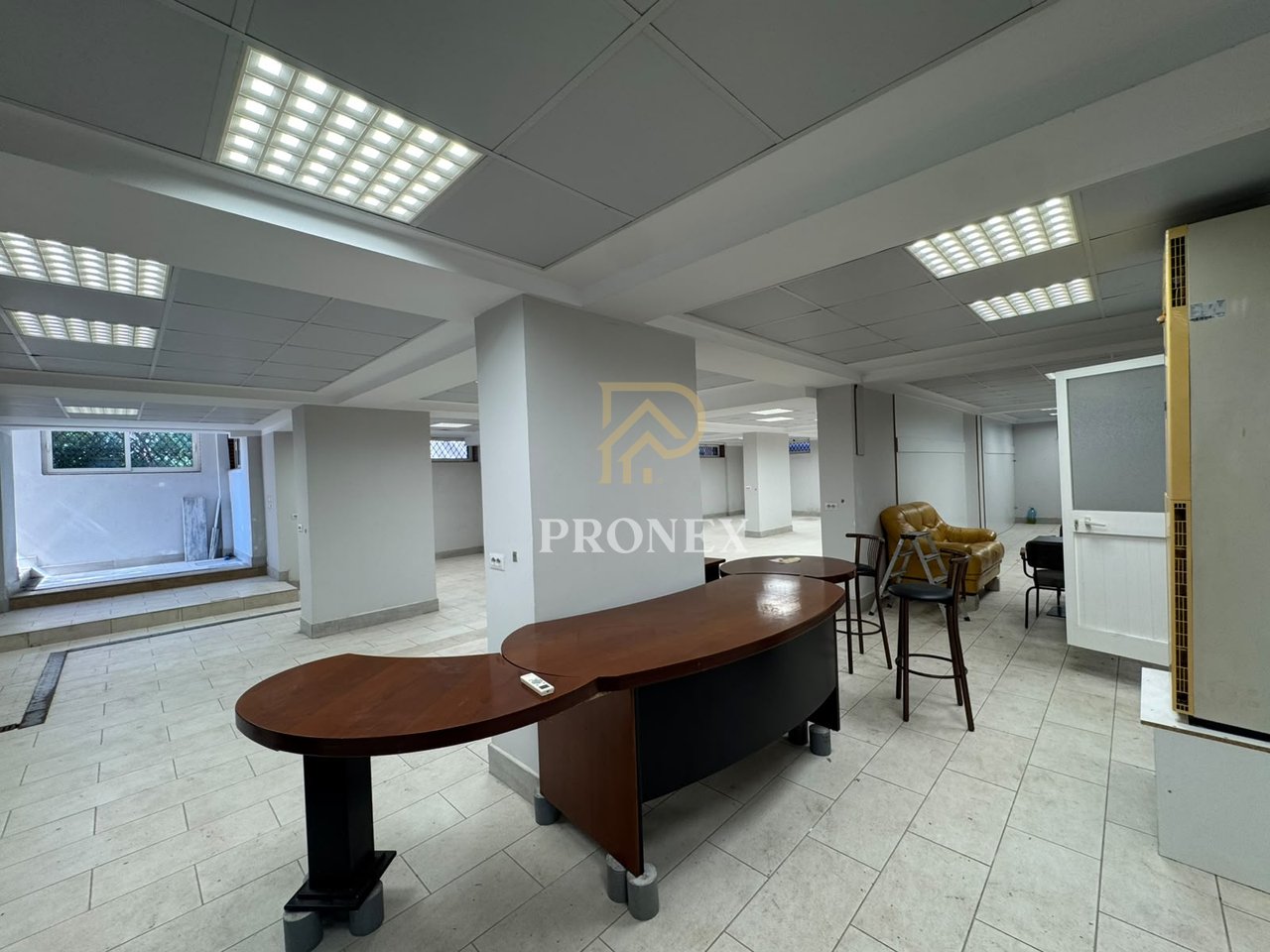 Locale Commerciale in affitto a Durazzo
