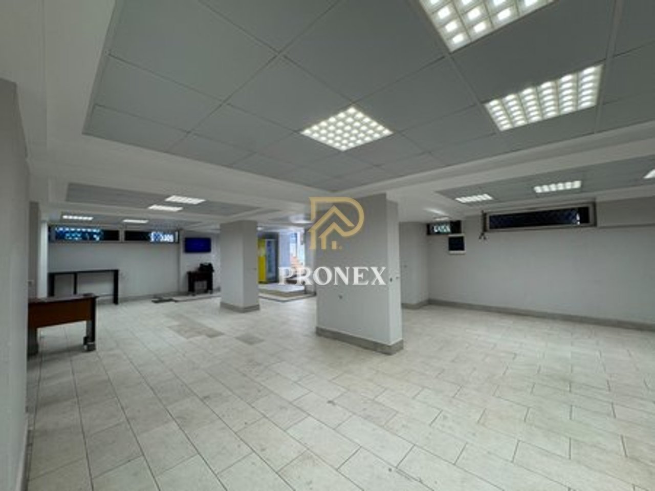 Ambient Komercial me qira në Durrës
