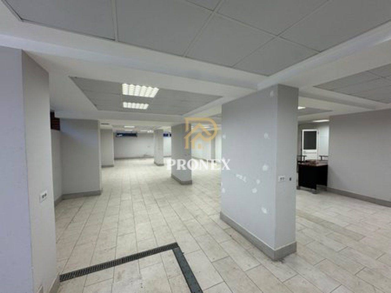 Ambient Komercial me qira në Durrës