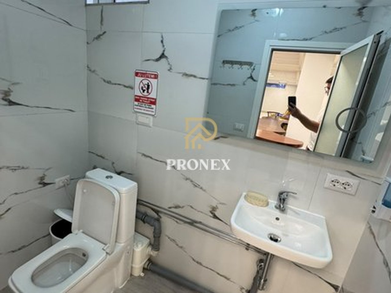 Ambient Komercial me qira në Durrës