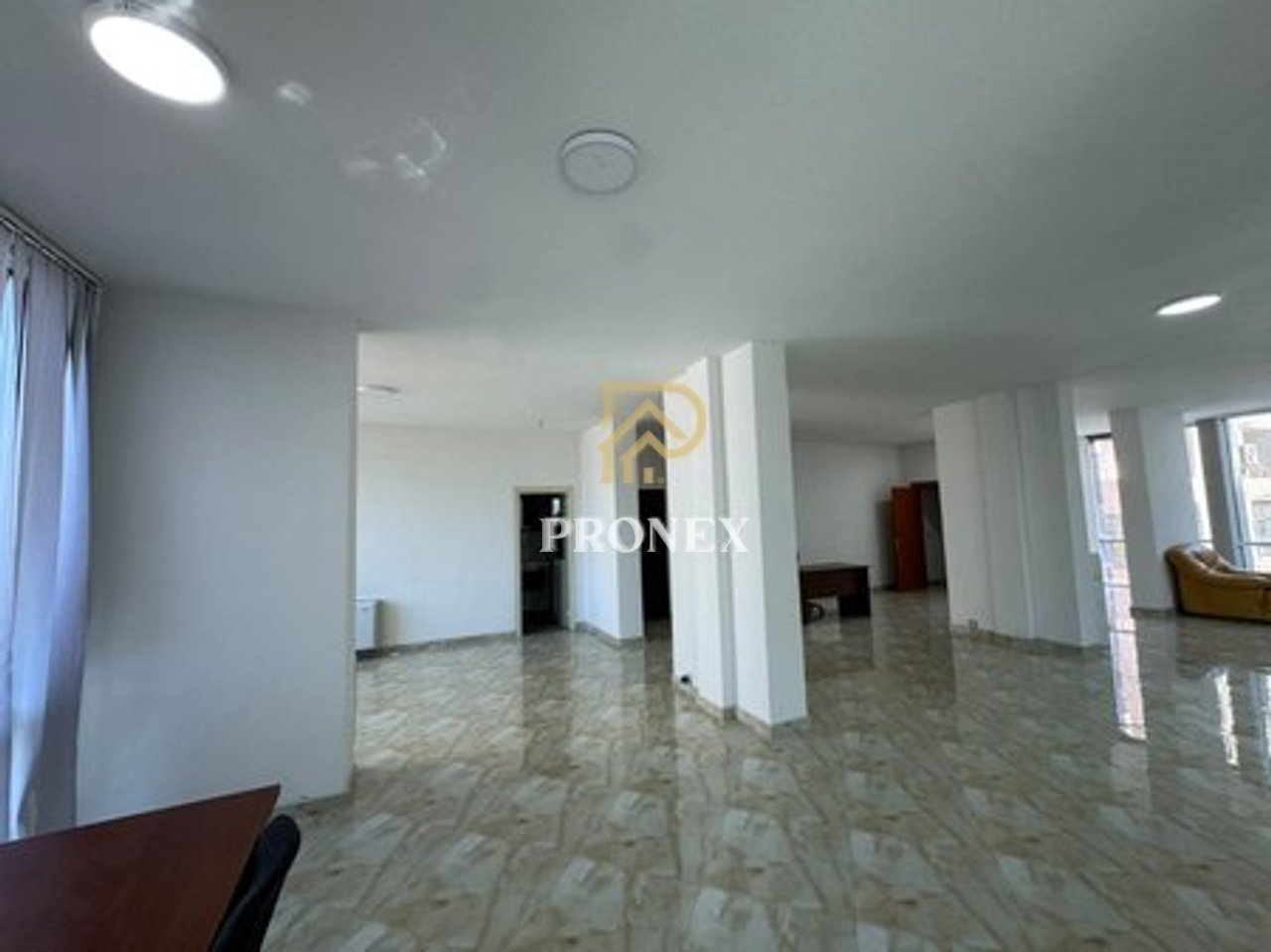 Ambient Komercial me qira në Durrës